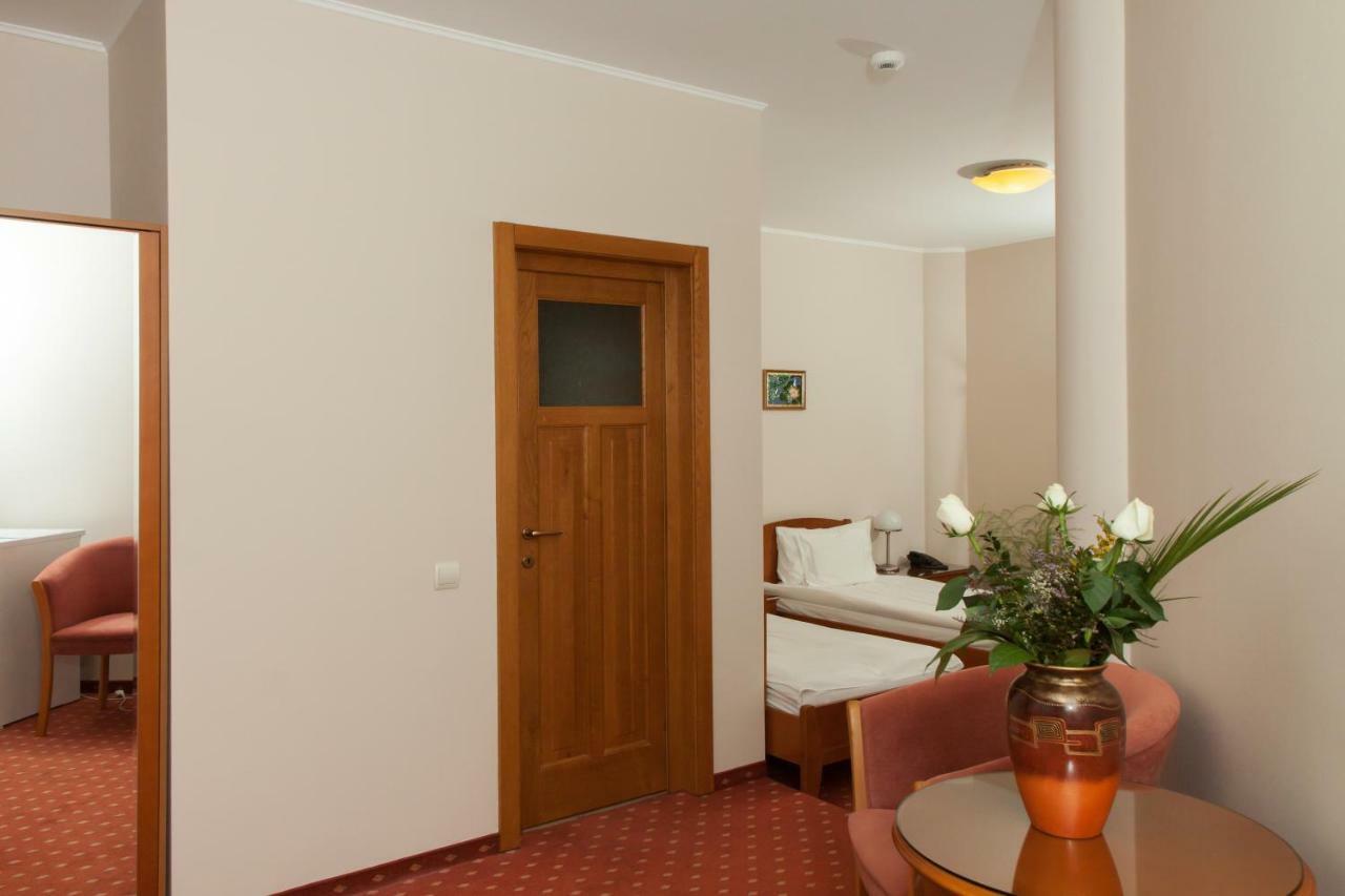 Hotel Hermes Alba Iulia Esterno foto
